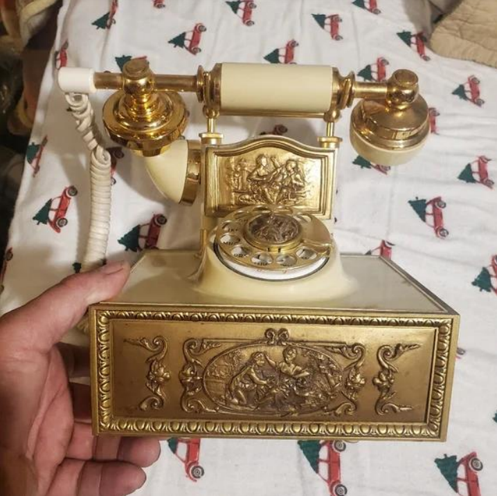 Vintage Art-Deco Rotary Phone