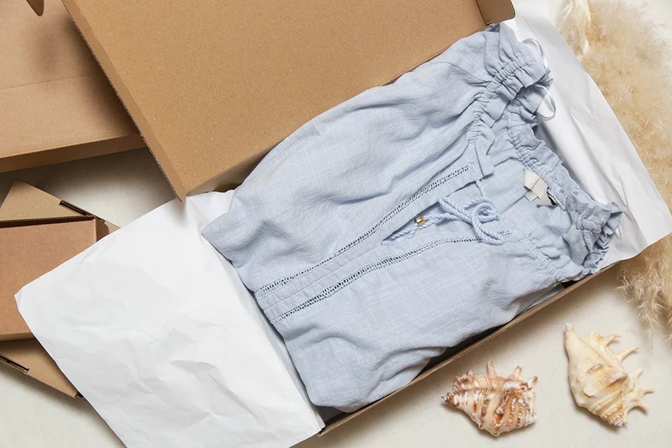Fold clothing neatly and wrap it in tissue paper Fold clothing neatly and wrap it in tissue paper